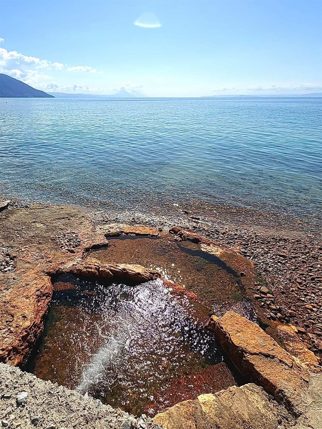 Παραθαλάσσιες ιαματικές πηγές στα Γιάλτρα